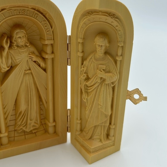 1710- Catholic Altar Religious Portable Holy Family Box Hand Carved Wood NWT - Picture 4 of 8